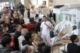 手術ロボット「ダ・ヴィンチ」公開　帯広厚生病院